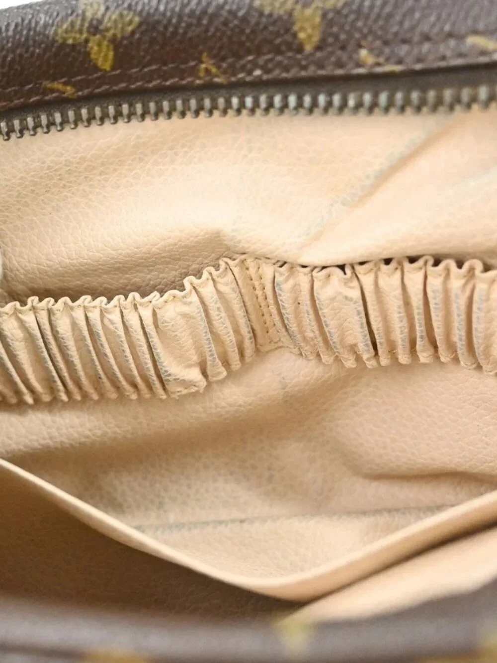 LOUIS VUITTON TROUSSE TOILETTE 23 COSMETIC POUCH